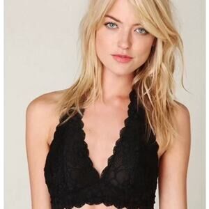 FREE PEOPLE INTIMATELY Galloon Lace Halter Bralette in Black Size Women's Small